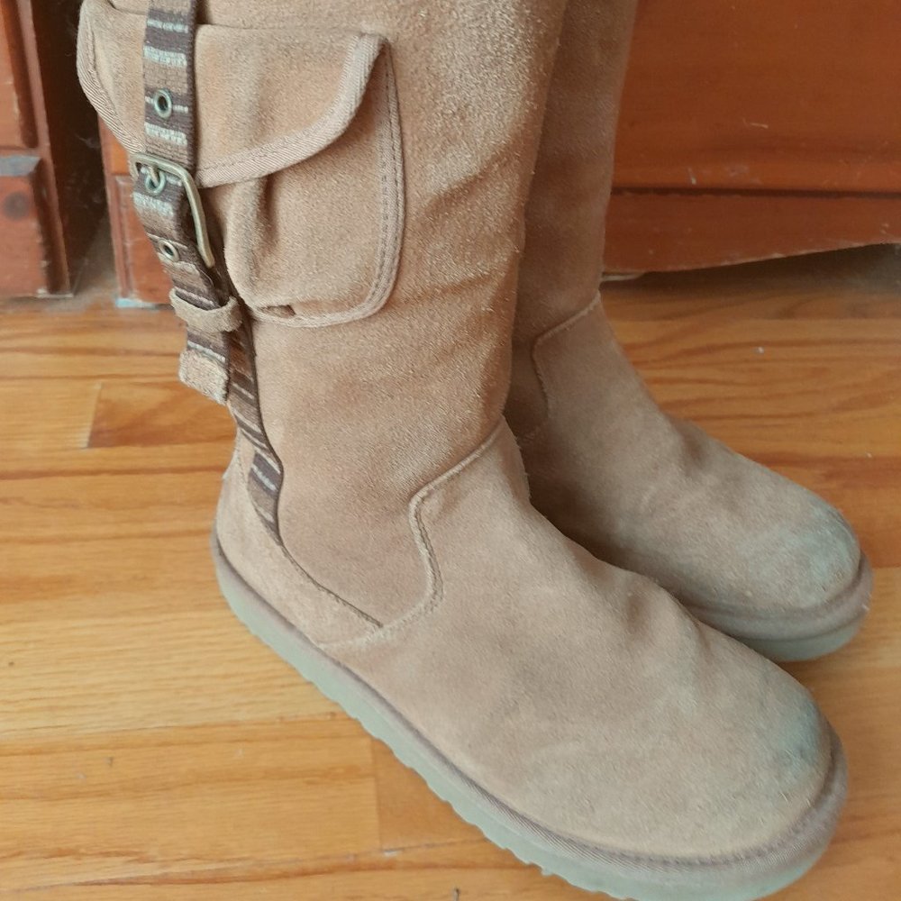 UGG Cargo pocket Boots Big Kids size 6 (Womens Size 7.5-8)